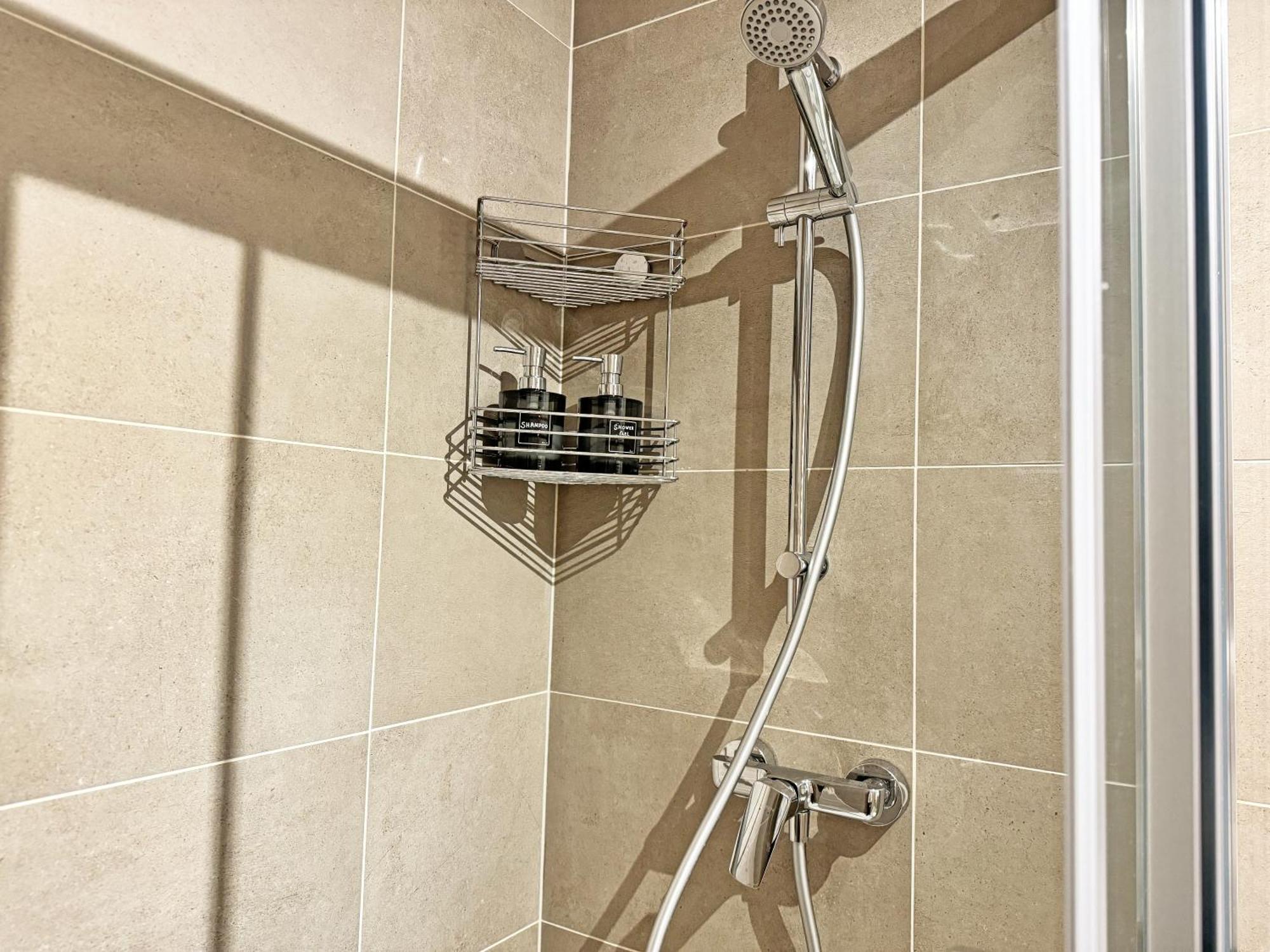 New Studio, King Bed, Free Parking, Terrace Prague Ngoại thất bức ảnh